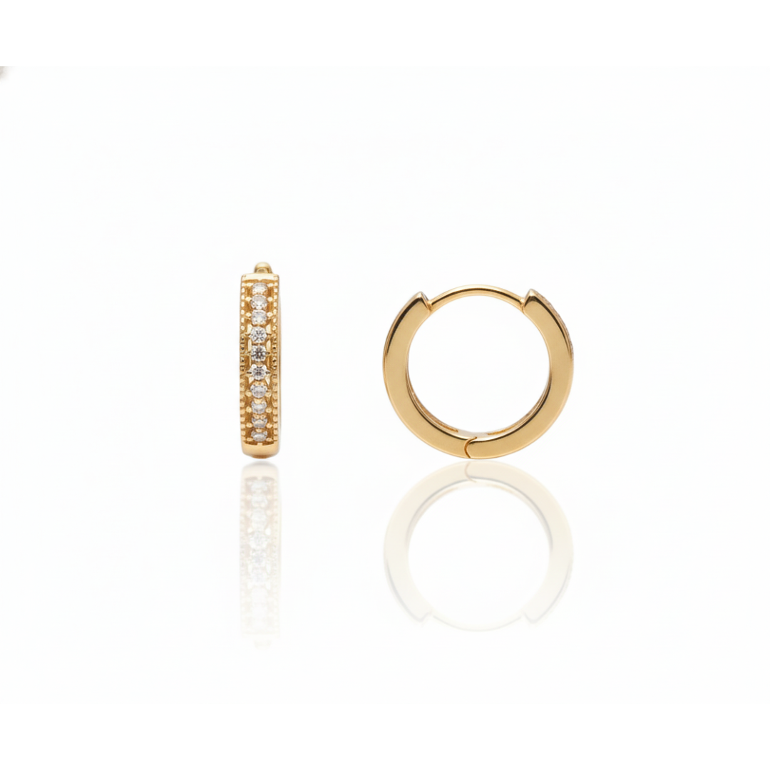 Brinco argola click com zircônia detalhes vazadinho na lateral G